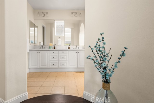 21270 Elda Cir, Huntington Beach CA: https://media.crmls.org/medias/624a579b-c68e-4343-951c-d58e9fe727a7.jpg