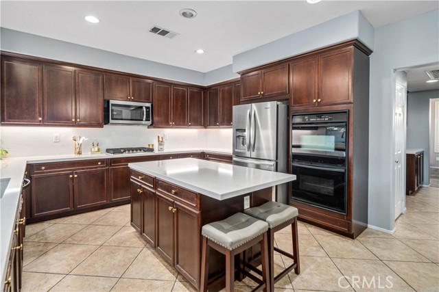 Detail Gallery Image 9 of 60 For 4762 W Avenue J6, Lancaster,  CA 93536 - 5 Beds | 3 Baths