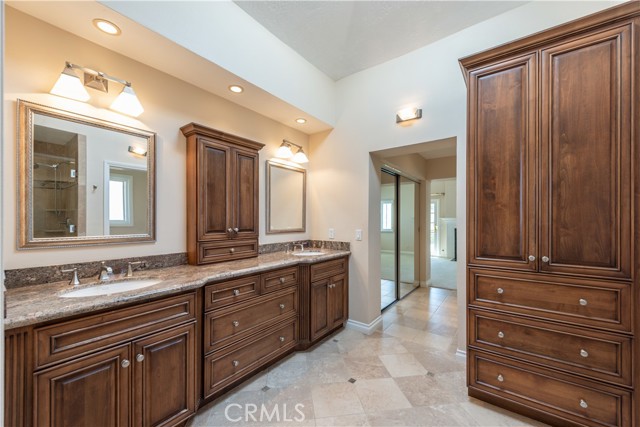 9 Sunrise, Irvine CA: https://media.crmls.org/medias/624abcf8-ef61-4fb6-851d-45379a55b65c.jpg