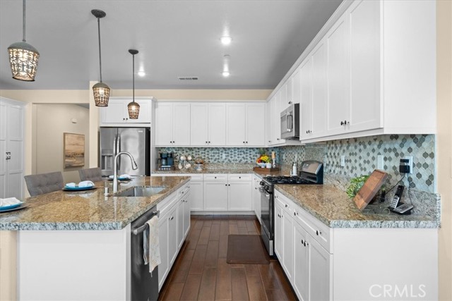 3937 Scarlet Oak Court, San Bernardino CA: https://media.crmls.org/medias/624aca89-3573-497f-995c-87492f99ba5a.jpg