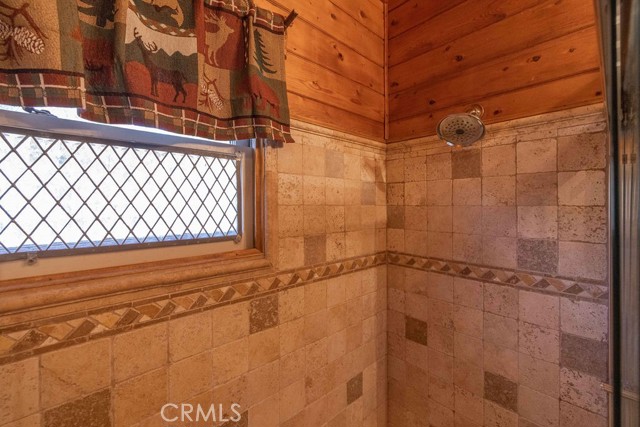 Detail Gallery Image 36 of 50 For 39389 N Shore Dr, Fawnskin,  CA 92333 - 3 Beds | 2 Baths