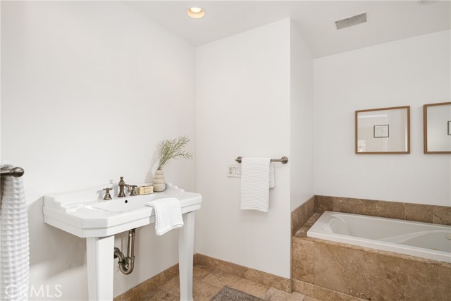 Detail Gallery Image 29 of 65 For 939 Oak St, Costa Mesa,  CA 92627 - 3 Beds | 2 Baths