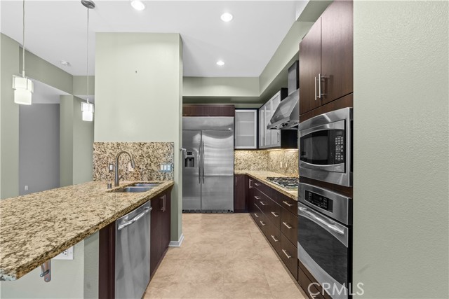 Detail Gallery Image 2 of 40 For 21 Gramercy #115,  Irvine,  CA 92612 - 2 Beds | 2 Baths