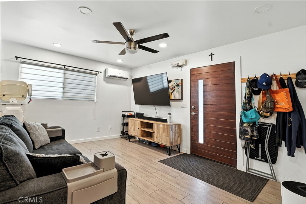 MLS #DW25183548 img 5