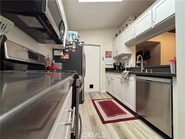 15957 Randall Avenue, Fontana CA: https://media.crmls.org/medias/624c7efb-85ac-4a7c-a784-9c7042d6ab4d.jpg