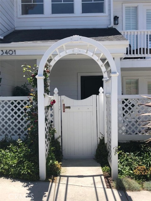 Detail Gallery Image 2 of 35 For 3401 5th Ave, Corona Del Mar,  CA 92625 - 3 Beds | 2/1 Baths