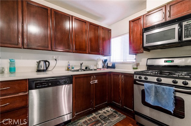 Detail Gallery Image 11 of 26 For 18350 Hatteras St #213,  Tarzana,  CA 91356 - 2 Beds | 2 Baths