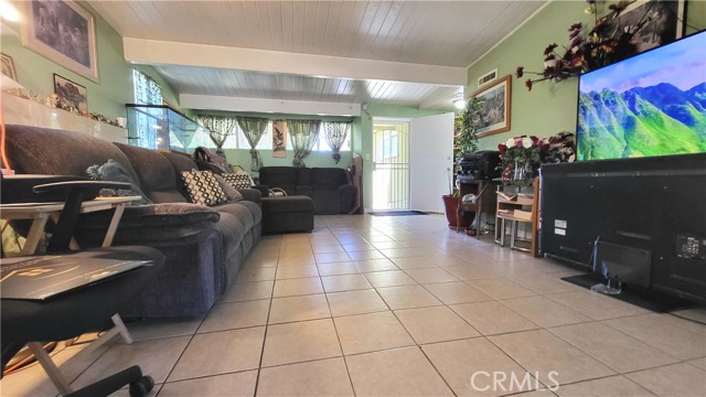 6854 Tampa Ave photo 5