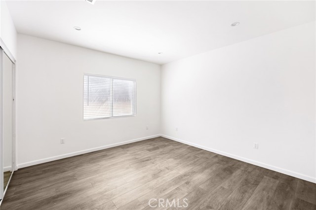 Detail Gallery Image 6 of 13 For 7044 White Oak a,  Van Nuys,  CA 91406 - 3 Beds | 2 Baths