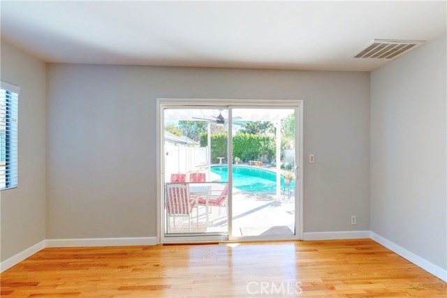 Detail Gallery Image 10 of 35 For 7648 Ostrom Ave, Lake Balboa,  CA 91406 - 4 Beds | 3 Baths