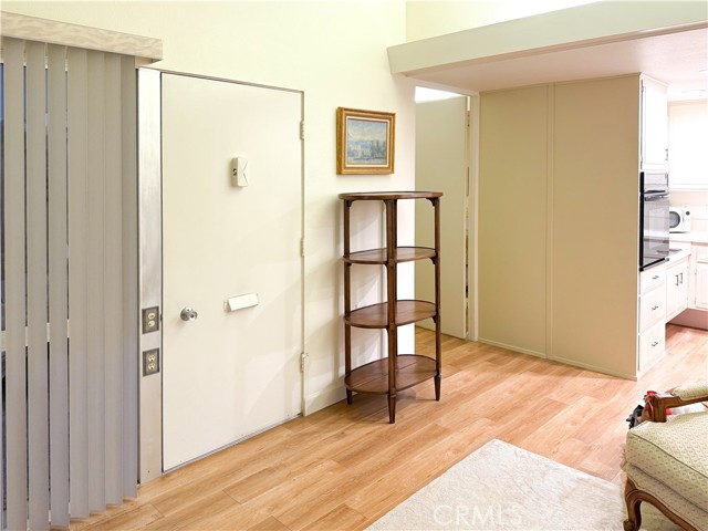 Detail Gallery Image 5 of 11 For 13840 Canoe Brook Dr. 6h,  Seal Beach,  CA 90740 - 2 Beds | 1 Baths