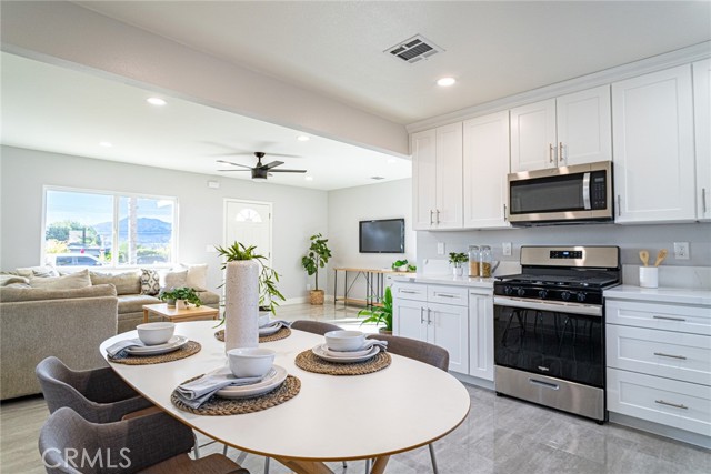Detail Gallery Image 4 of 35 For 5509 Bonnie St, San Bernardino,  CA 92404 - 4 Beds | 2 Baths