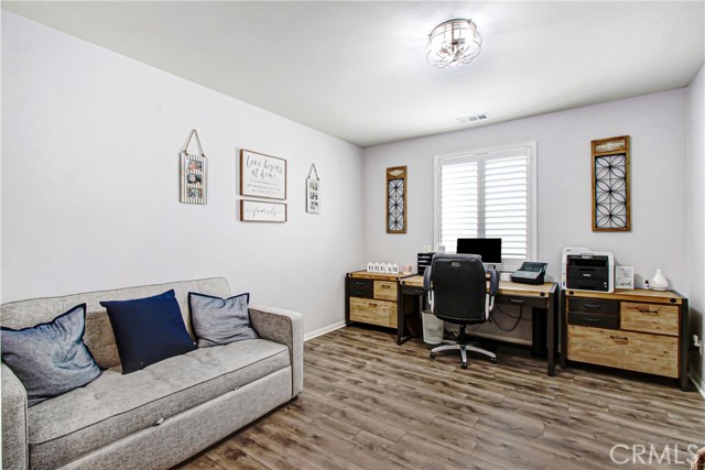 Detail Gallery Image 14 of 35 For 34755 Myoporum, Murrieta,  CA 92563 - 4 Beds | 3/1 Baths