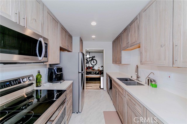 Detail Gallery Image 3 of 16 For 222 S Central Ave #320,  Los Angeles,  CA 90012 - 1 Beds | 1 Baths
