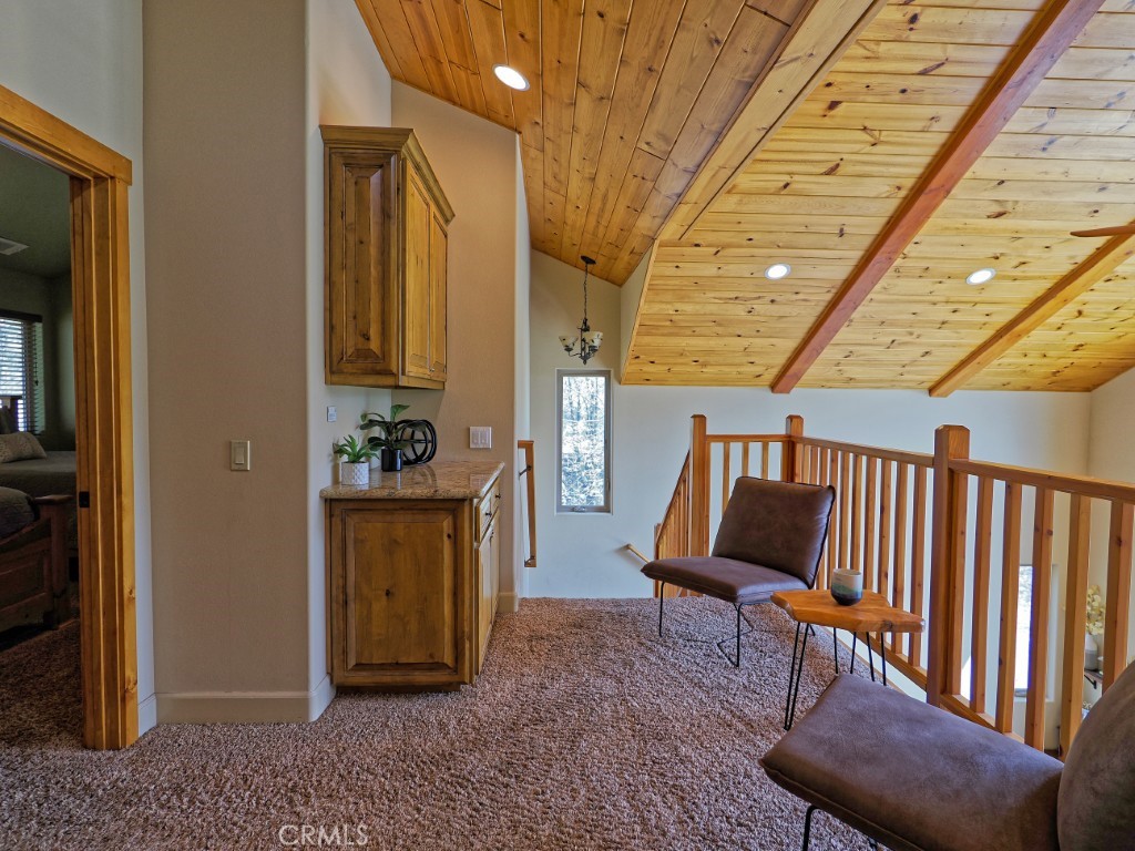 https://media.crmls.org/medias/6253d492-d3dd-4095-9f03-63b352fd9813.jpg?preset=X-Large