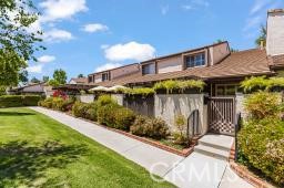 Detail Gallery Image 1 of 27 For 25723 Player Dr, Valencia,  CA 91355 - 3 Beds | 1/1 Baths