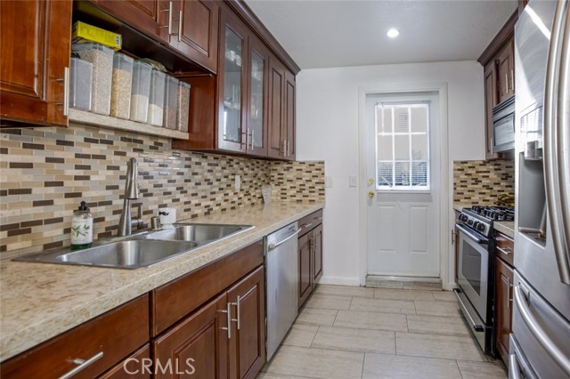 Detail Gallery Image 7 of 37 For 11311 Tampa Ave #22,  Porter Ranch,  CA 91326 - 3 Beds | 1/2 Baths