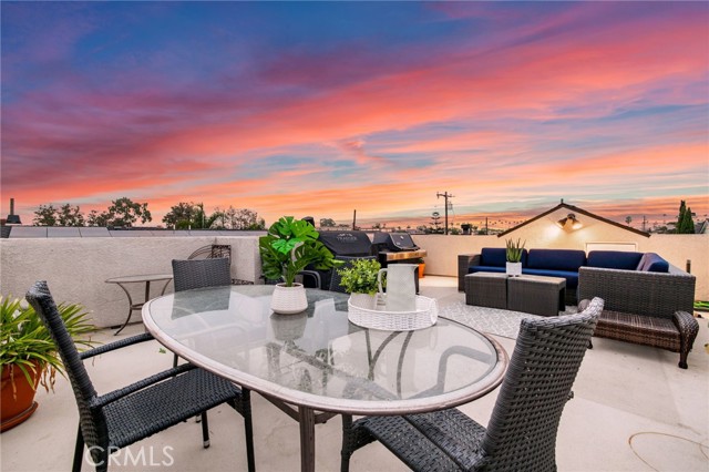 Detail Gallery Image 35 of 37 For 212 2nd St, Seal Beach,  CA 90740 - 4 Beds | 3/1 Baths