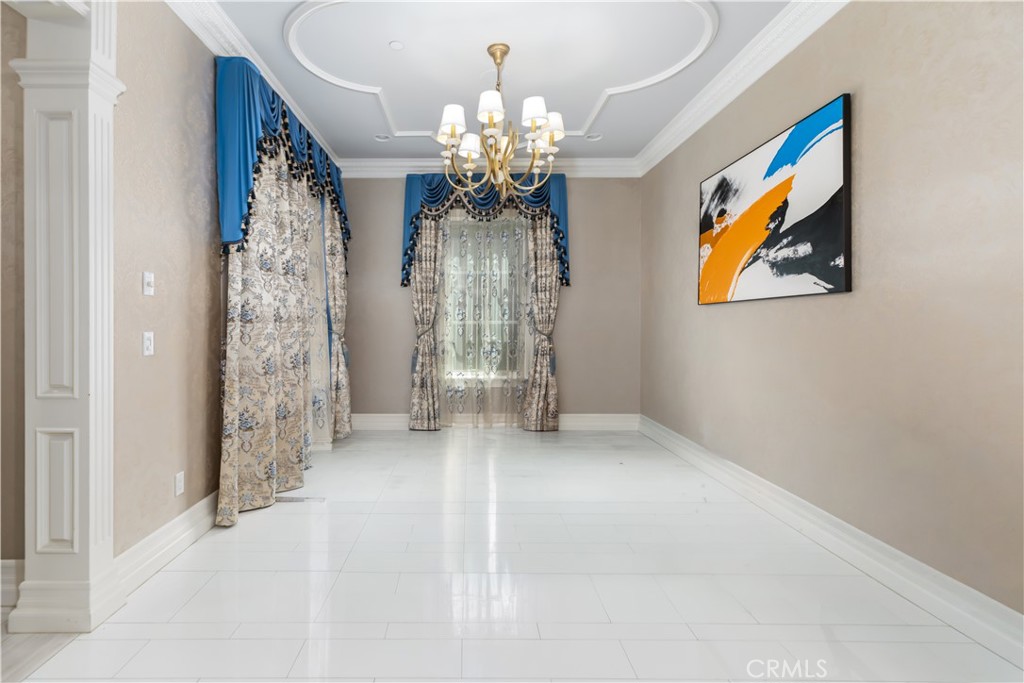 https://media.crmls.org/medias/6256e186-c12c-4714-936e-48e1c7828cb2.jpg?preset=X-Large
