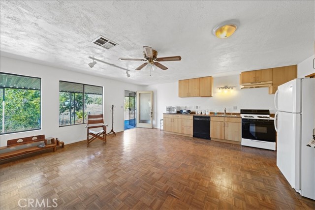 31919 FLORIDA Avenue, Mentone CA: https://media.crmls.org/medias/6257bc3f-7ed7-476d-b7df-930f667ae6b1.jpg
