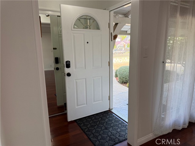 Detail Gallery Image 3 of 18 For 5517 Woodman Ave., Sherman Oaks,  CA 91401 - 4 Beds | 3 Baths