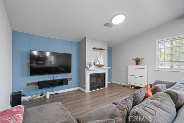 Detail Gallery Image 6 of 34 For 931 N Holly St, Anaheim,  CA 92801 - 4 Beds | 3 Baths