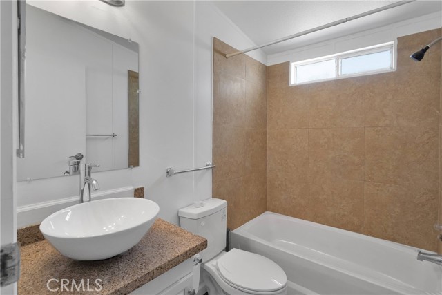 27320 Rodeo Road, Helendale CA: https://media.crmls.org/medias/6258e428-9116-474c-a3dc-08ff0e51e3fd.jpg