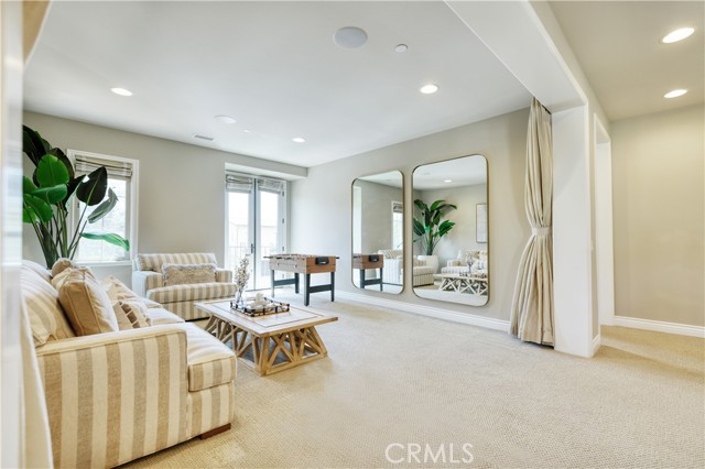 46 Shadybend, Irvine CA: https://media.crmls.org/medias/6259a814-d822-48e0-8dd7-8cf4235377f9.jpg