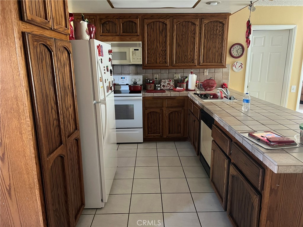 https://media.crmls.org/medias/625a1037-6813-4652-9380-73fb51321050.jpg?preset=X-Large