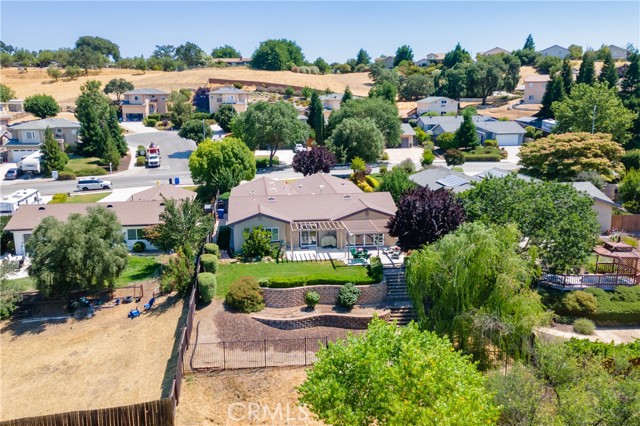 403 Montebello Oaks Drive, Paso Robles CA: https://media.crmls.org/medias/625a52f4-3310-4df6-a1db-0276adacd688.jpg