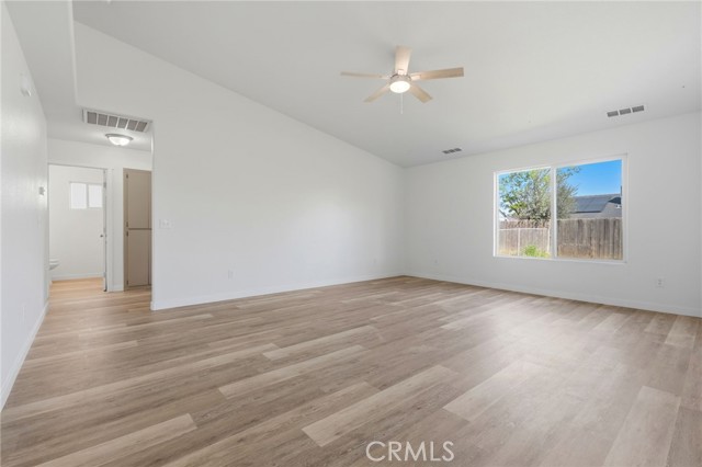 Detail Gallery Image 5 of 25 For 1921 S Kerckhoff Way, Hanford,  CA 93230 - 3 Beds | 2 Baths