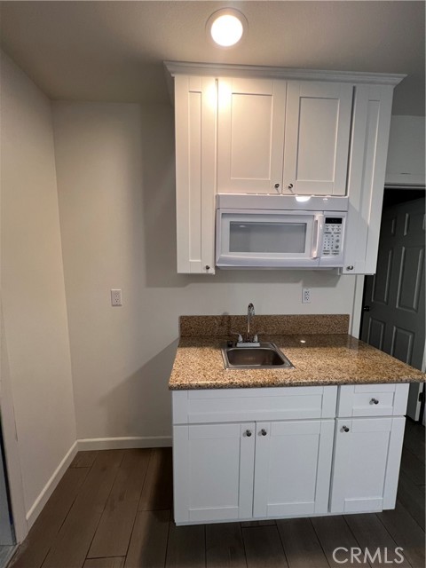 Detail Gallery Image 4 of 7 For 16976 Martin Ave #3-B,  Fontana,  CA 92335 - 2 Beds | 1 Baths