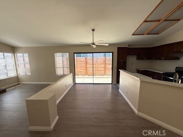 Detail Gallery Image 7 of 22 For 2988 Dartmouth Cir, Corona,  CA 92879 - 4 Beds | 2 Baths