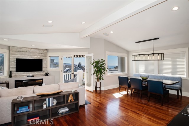 233 5th Street, Manhattan Beach, California 90266, 3 Bedrooms Bedrooms, ,3 BathroomsBathrooms,Residential,Sold,5th,SB22036248