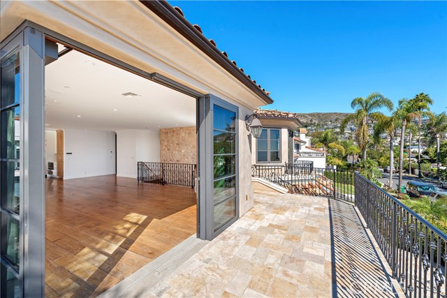 Detail Gallery Image 30 of 71 For 177 Crescent Bay Dr, Laguna Beach,  CA 92651 - 4 Beds | 4/2 Baths