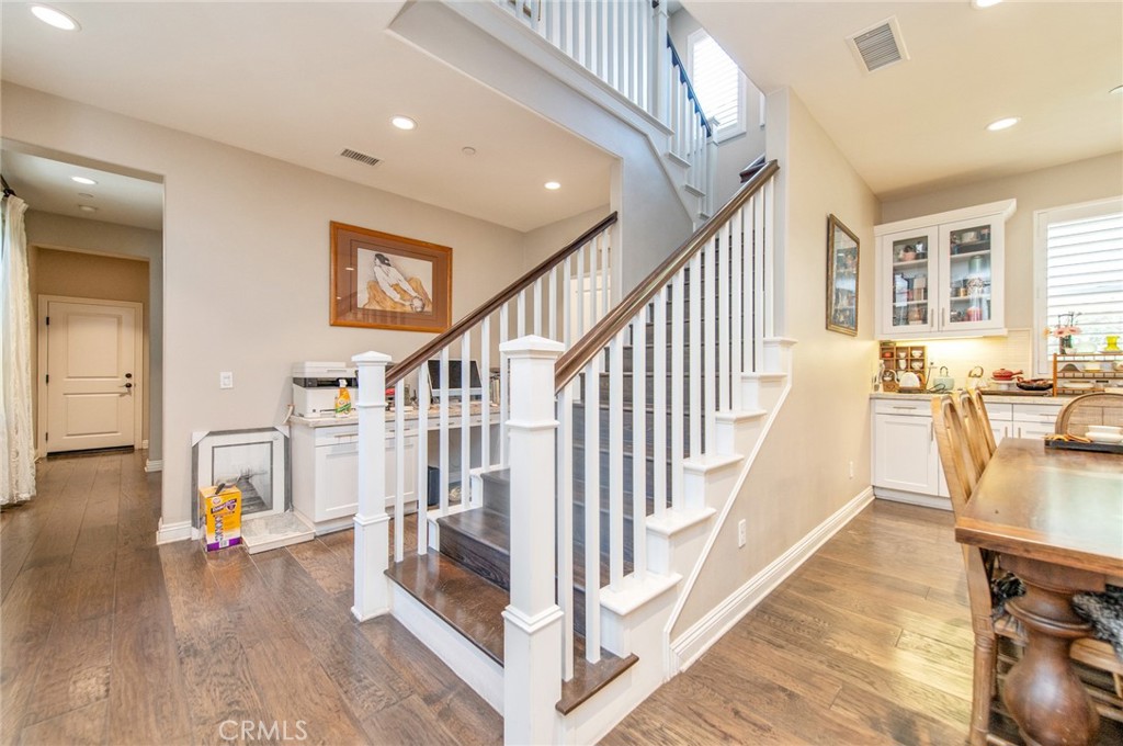 https://media.crmls.org/medias/625eea9b-8a95-4bad-b21d-17212bb6436c.jpg?preset=X-Large