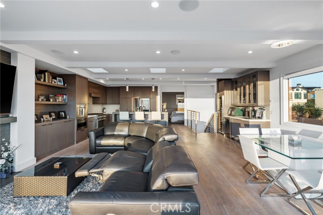 1737 Manhattan Avenue, Hermosa Beach CA: https://media.crmls.org/medias/625f1a08-ca05-4338-80df-5081ef01ed27.jpg