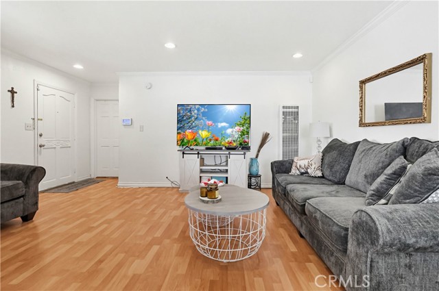 Detail Gallery Image 13 of 42 For 5913 Castana, Lakewood,  CA 90712 - 3 Beds | 2 Baths