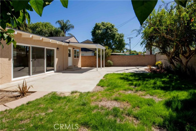 6911 Enfield Avenue, Reseda CA: https://media.crmls.org/medias/625fa738-9561-48ce-9426-8b40e396d241.jpg