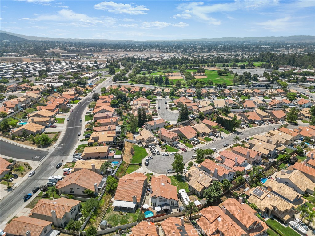 https://media.crmls.org/medias/626174eb-6d2f-4142-8694-f3b49249ab38.jpg?preset=X-Large