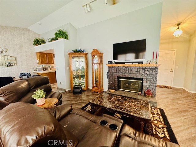 Detail Gallery Image 8 of 26 For 4189 W Providence Ave, Fresno,  CA 93722 - 3 Beds | 2 Baths