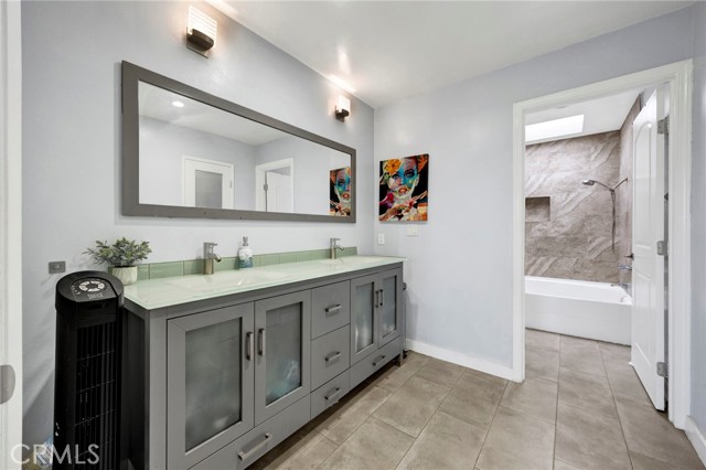 5533 Edward E Horton Lane, Encino CA: https://media.crmls.org/medias/6262dea0-f61d-4aa2-bd21-f1376cdeaf4b.jpg