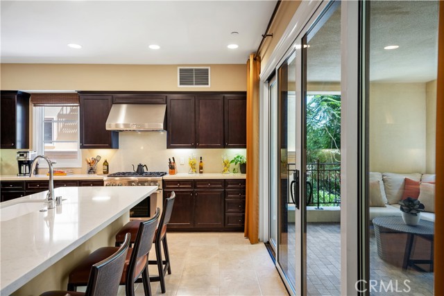 Detail Gallery Image 9 of 42 For 23500 Park Sorrento #D24,  Calabasas,  CA 91302 - 3 Beds | 3/1 Baths