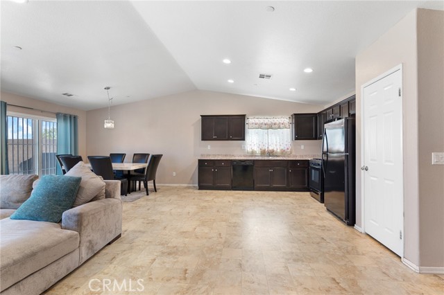 Detail Gallery Image 15 of 41 For 11914 Andrews Pl, Victorville,  CA 92392 - 3 Beds | 2 Baths