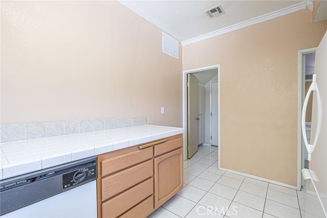5808 Monterey Place, Palmdale CA: https://media.crmls.org/medias/62640651-142e-4019-87ba-7d89cdd6ebac.jpg