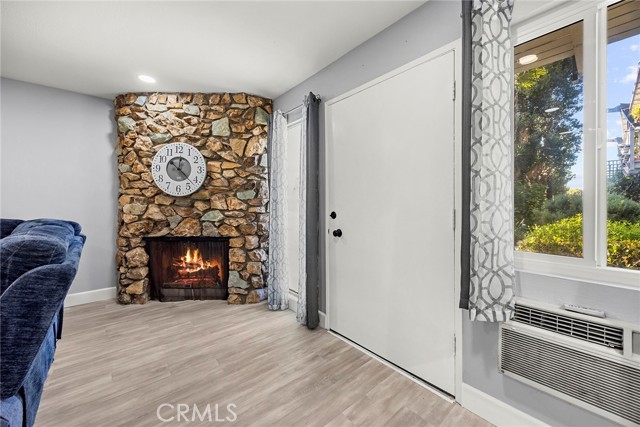 Detail Gallery Image 3 of 29 For 313 N Acacia #C, Fullerton,  CA 92831 - 2 Beds | 1/1 Baths