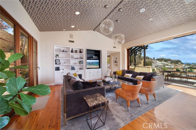 1131 Emerald Bay, Laguna Beach CA: https://media.crmls.org/medias/6265acaf-e508-4191-a98e-a3e198a8cdf8.jpg