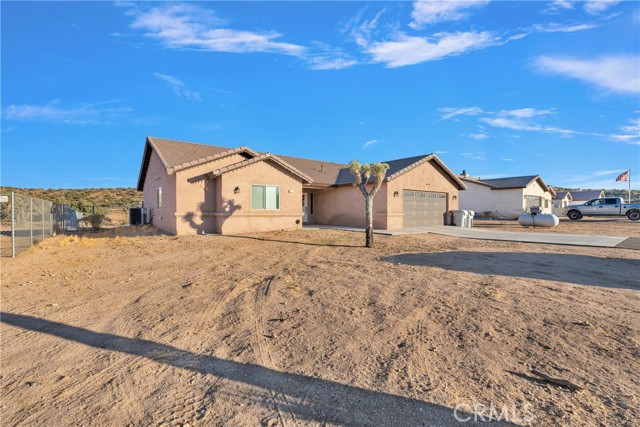 Detail Gallery Image 3 of 47 For 6741 Middleton Ave, Hesperia,  CA 92345 - 3 Beds | 2/1 Baths