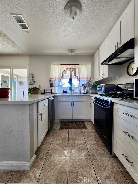 Detail Gallery Image 7 of 10 For 24499 Brodiaea Ave, Moreno Valley,  CA 92553 - 3 Beds | 2 Baths