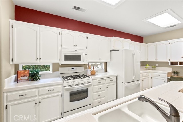 3049 Coach Lite Drive, Chico CA: https://media.crmls.org/medias/6269012d-d78e-452a-9fba-65f5c6e27421.jpg